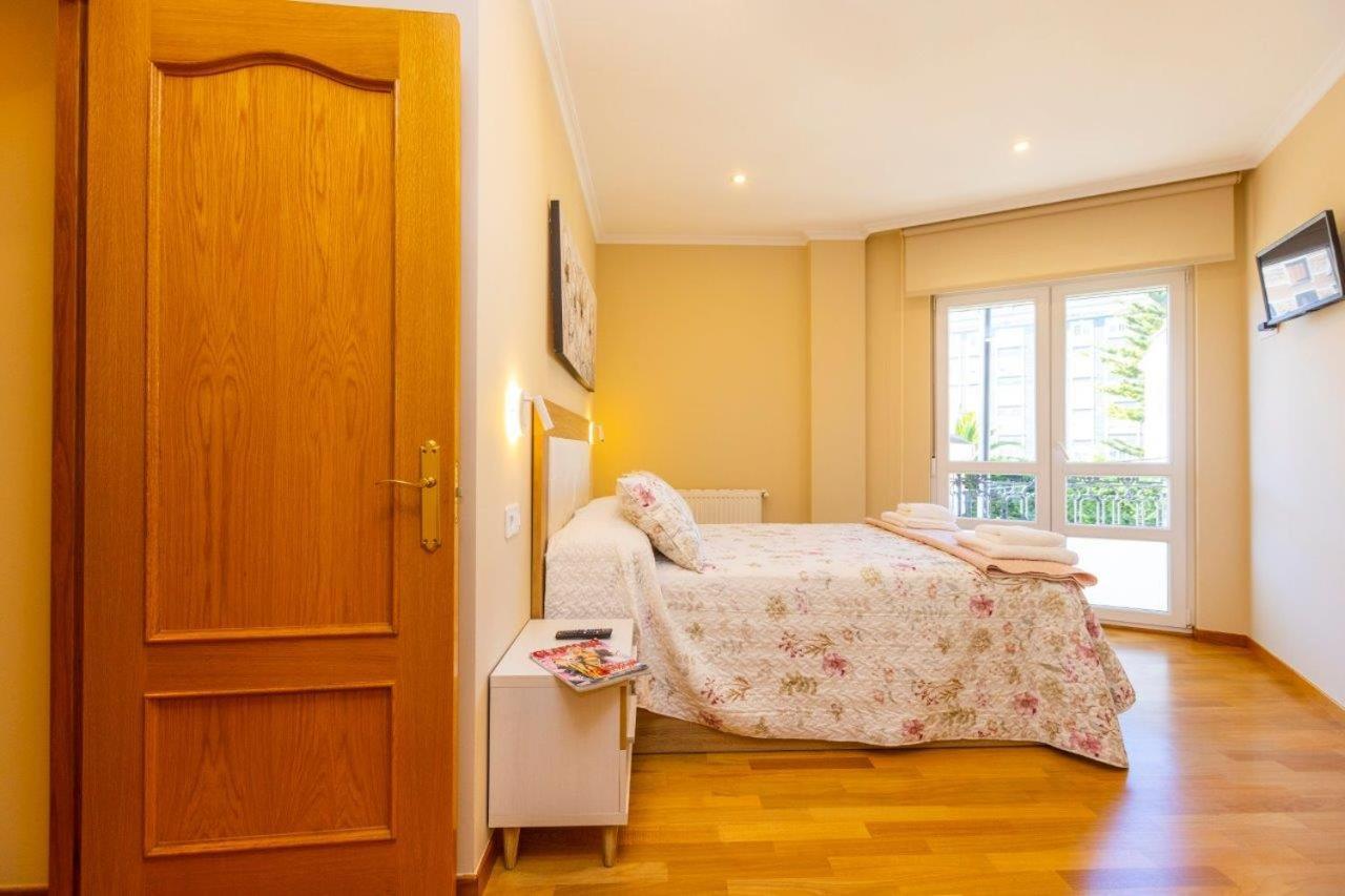 Apartamentos Riamar 2 Ribadeo Bagian luar foto